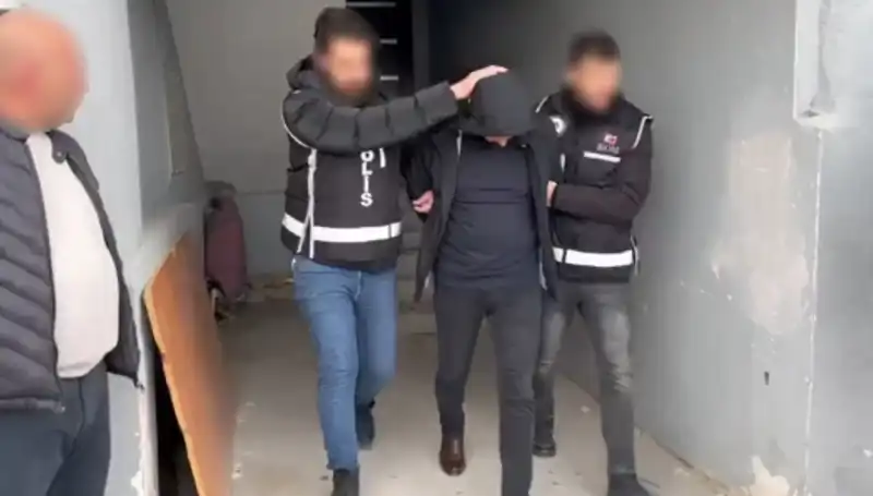 Dört İlde Düzenlenen Büyük Operasyonda Çetelere Ağır Darbe: Silah ve Patlayıcılar Ele Geçirildi