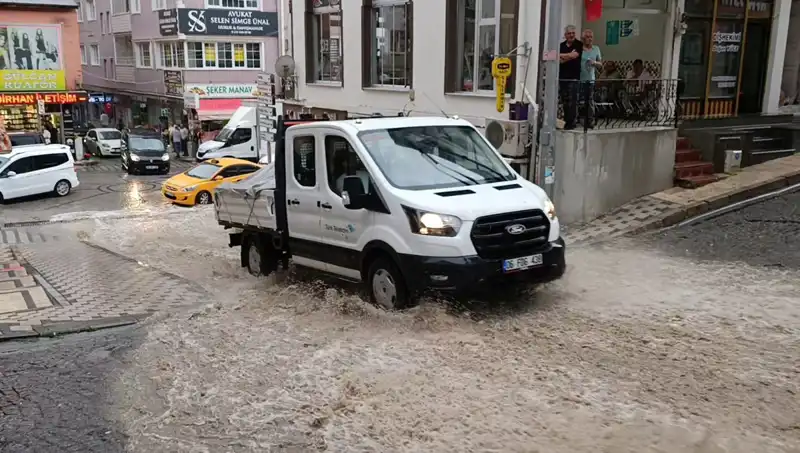 Sağanak Yağışlar 10 Dakikada Su Baskınlarına Neden Oldu!