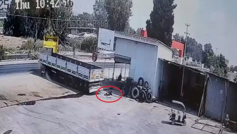 Genç Çocuk İşçi TIR Kazasında Hayatını Kaybetti: Gözyaşları İçindeki Korkunç Olay