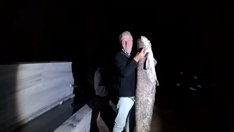 Barajda Avlanan Dev Balık: 40 Kiloluk Sürpriz!