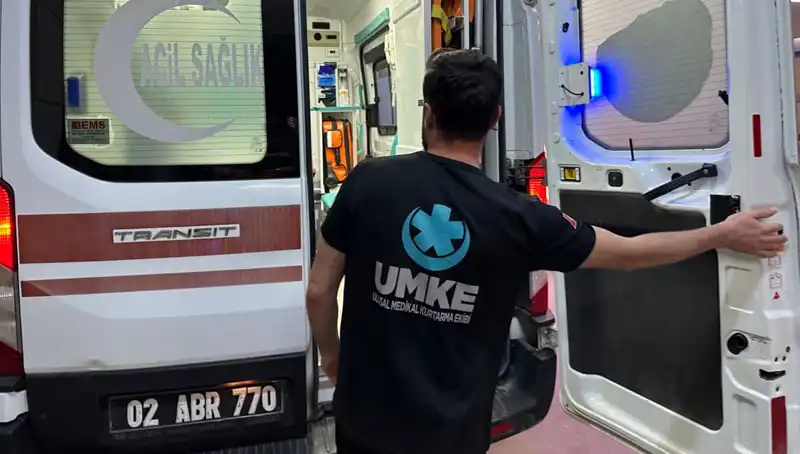 Etek Tekere Dolandı: Şaşırtan Kazada Bisiklet Devrildi!