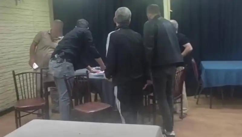 Kumar Oynarken Yakalanan Adamın Savunması Dikkatleri Üzerine Çekti