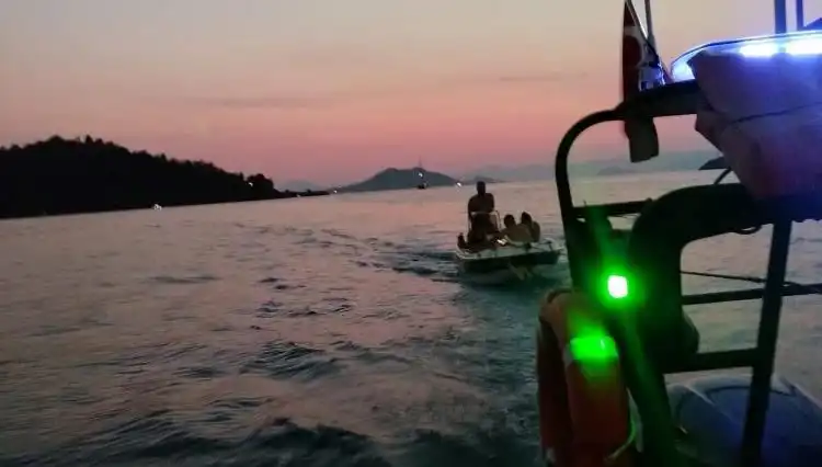 Fethiye Açıklarında Sürüklenen Teknedeki 4 Kişi Büyük Bir Tehlikeden Kurtarıldı