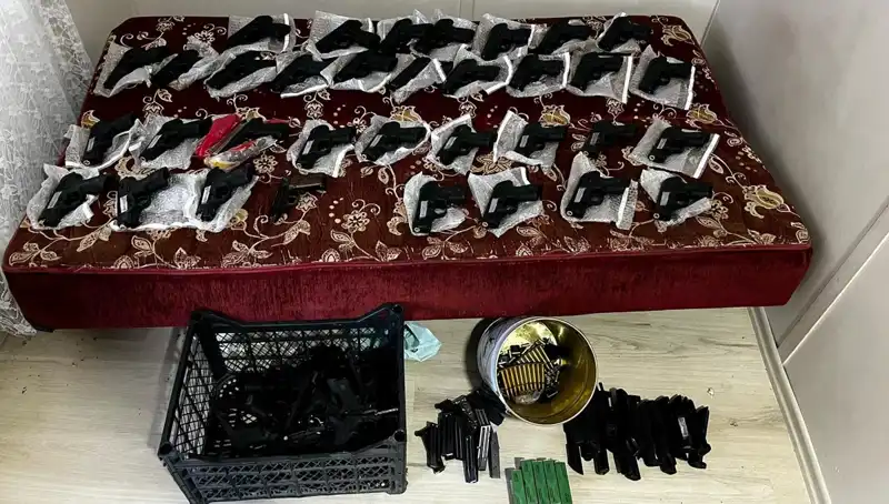 Gaziantep'te Şoke Eden Operasyon: 45 Silah ve El Bombası Ele Geçirildi