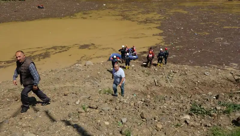 Trabzon'da Sele Kapılan Adamın Dramı: Su Tahliye Çabası