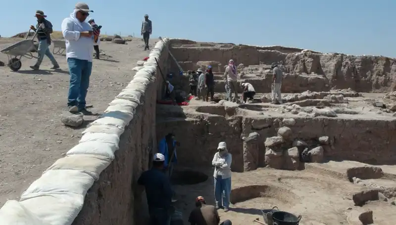 Kilis Oylum Höyük'te Sıcak Havalara Rağmen Kazı Çalışmaları Sürüyor