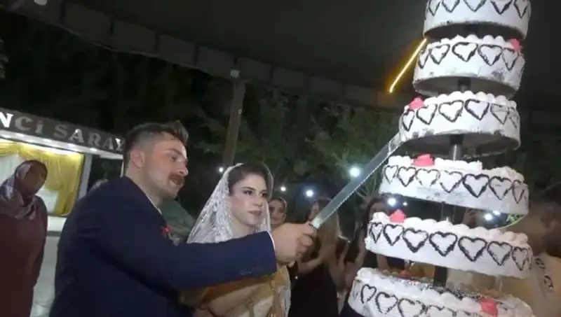 Düğün Günü Kabusa Dönüştü: Yeni Evliler Hastaneye Koştu!