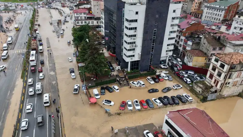 Trabzon'da Sel Felaketi: Çamur Altında Kaybolan Kişi İçin Arama Çalışmaları Devam Ediyor