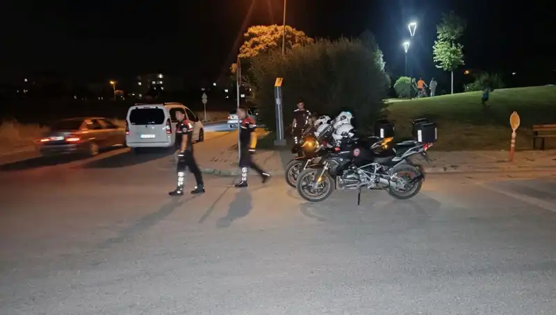 Parkta Bıçaklama Olayı: 14 Yaşındaki Çocuk Hayatını Kaybetti