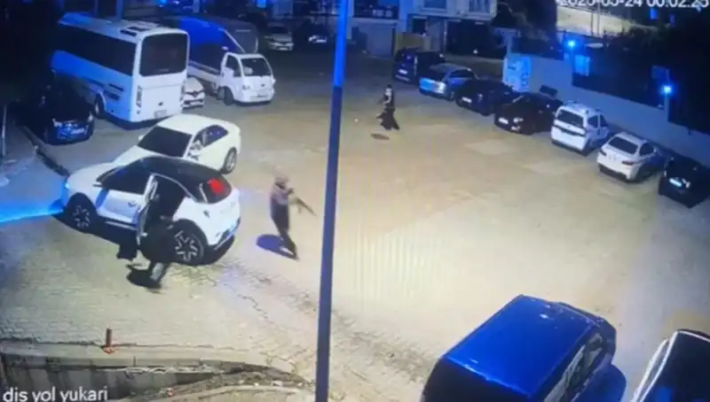 Kağıthane'de Kalaşkinoflu Dehşet: Maskeli Saldırganların Kurşun Yağdırdığı Anlar
