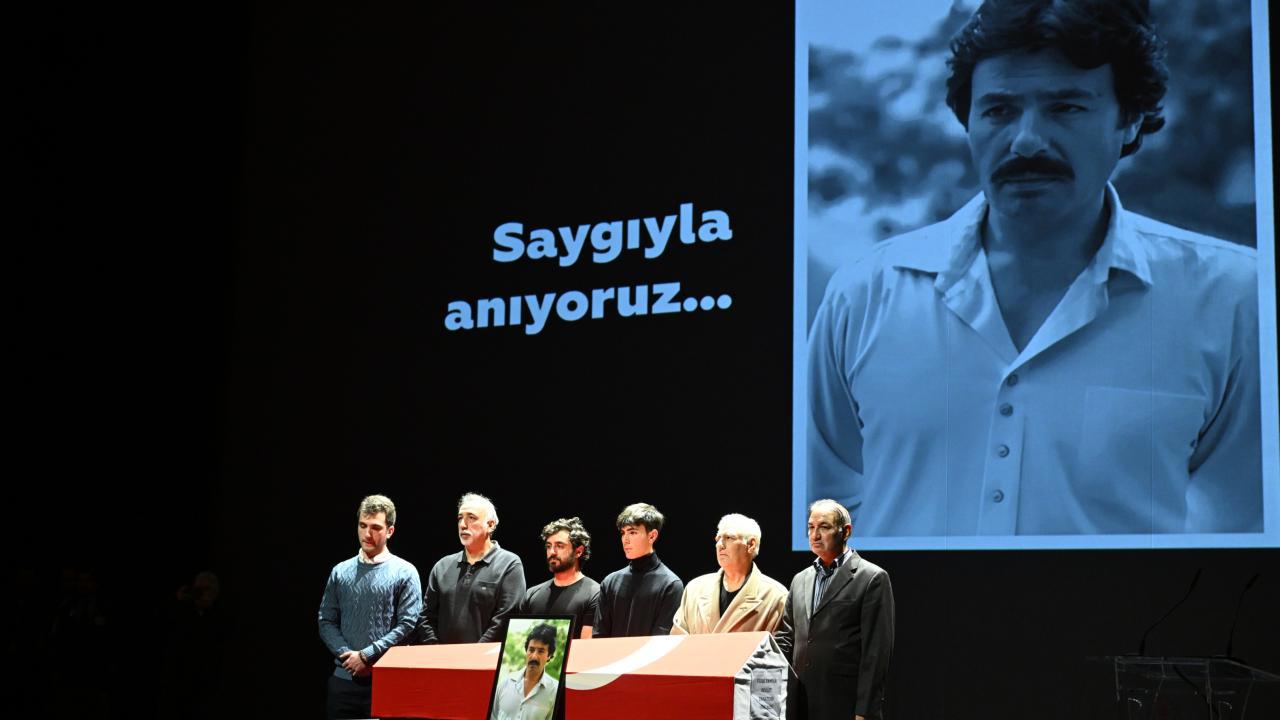 Ferdi Tayfur Onuruna AKM'de Tören