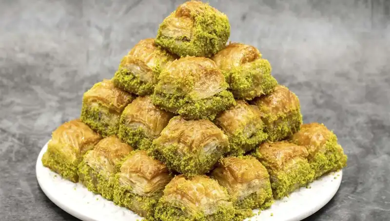 Baklavadan Bakteri Çıktı: Uzman Uyardı, "Ölüme Neden Olabilir"