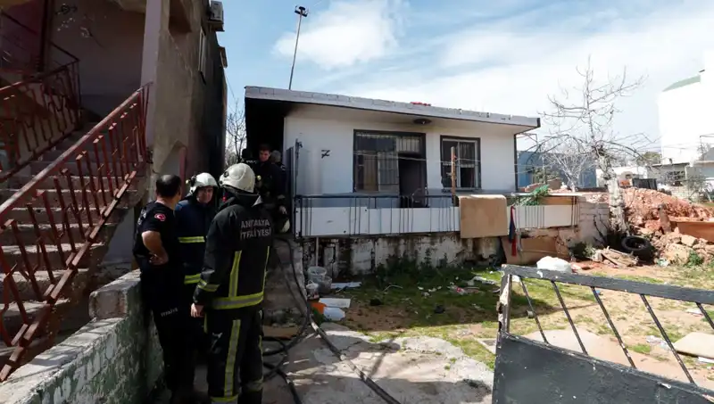 Antalya’da Gecekondu Yangını: Vatandaşlar Evsiz Kaldı, Olayın Sebebi Belirsiz