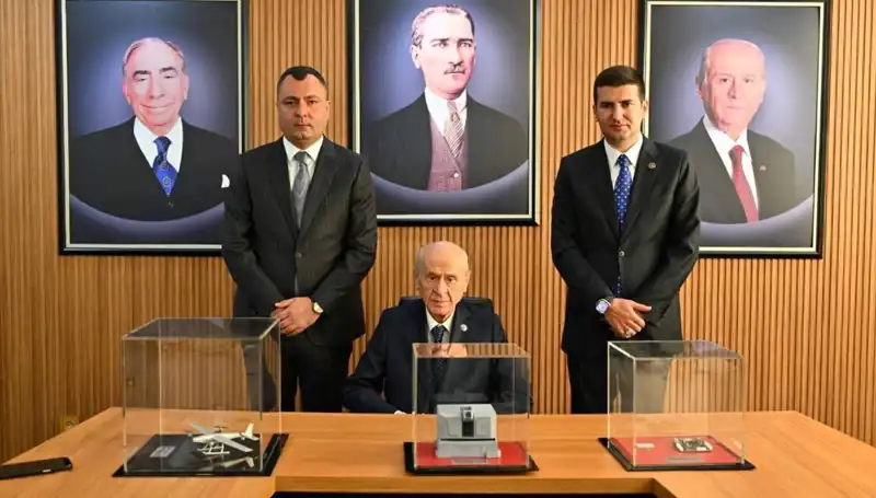 MHP Lideri Bahçeli, Ülkü Ocakları’nda Gençlerle Buluştu