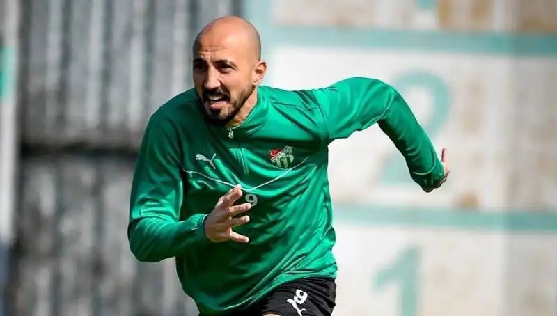 Milli Futbolcu, Kariyerine 2. Lig'de Devam Etme İhtimaliyle Gündemde