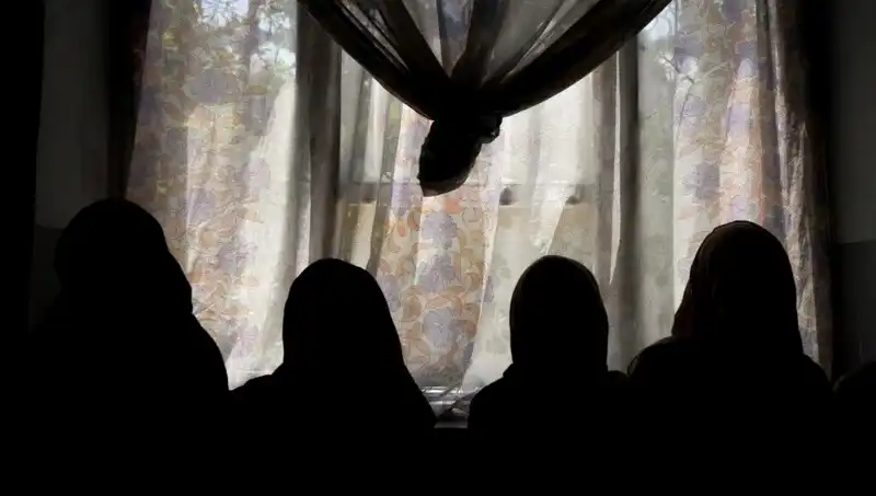 Taliban, Kadın Yazarların Kitaplarını Yasaklayarak Sesini Susturuyor