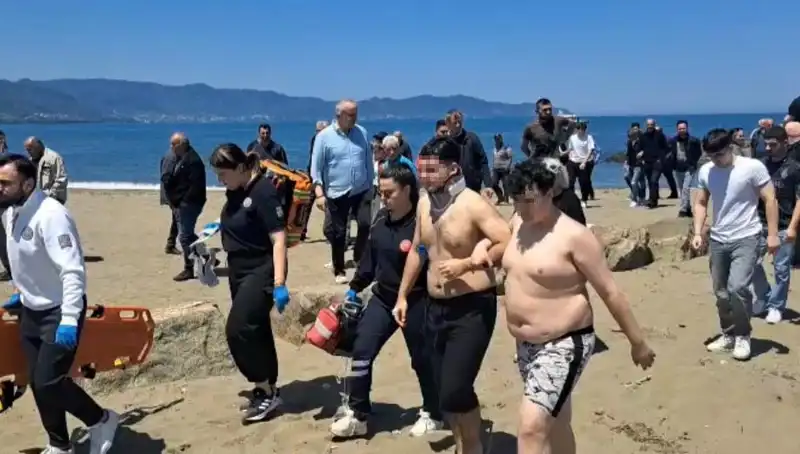 Üç Liseli Genç Plajda Can Pazarı Yaşadı, Hayatları Tehlikeye Girdi