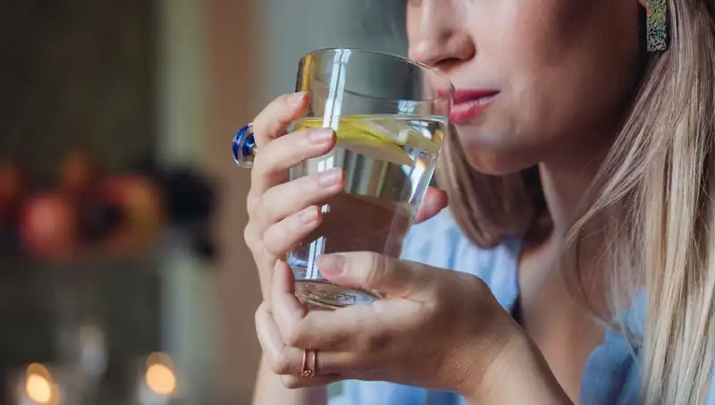 Harvardlı Uzmanın Açıklamalarıyla Limonlu Suyun Sağlık Faydaları