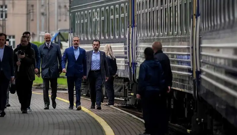 Dışişleri Bakanı Fidan, Ukrayna'da Önemli Görüşmeler Gerçekleştirdi