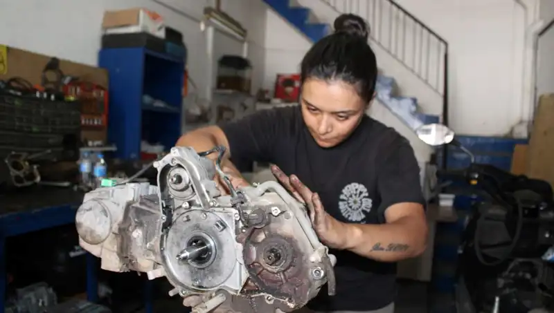 Hayriye'nin Motor Ustası Olma Hikayesi: Engelleri Aştı ve Başarıya Koştu
