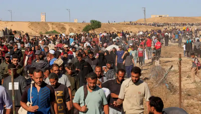 İsrail Gazze'de Ateş Açtı: İnsani Yardım Bekleyen 15 Filistinli Hayatını Kaybetti