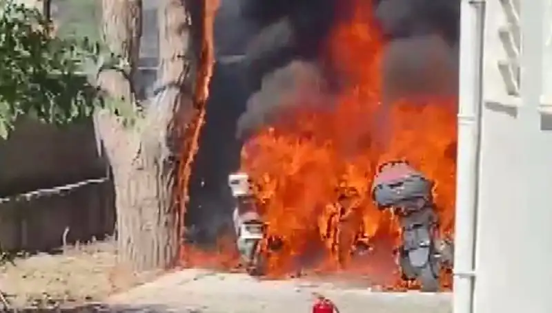 Park Halinde Tüm Motosikletler Yandı: Korkutan Yangın ve Nedenleri