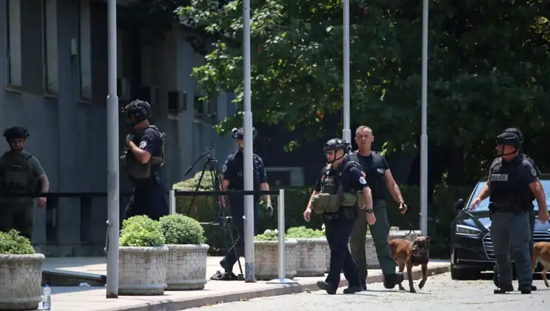 Kosova Meclisi’nde Şok Eden Bomba İhbarı: Güvenlik Alarmı Yükseldi