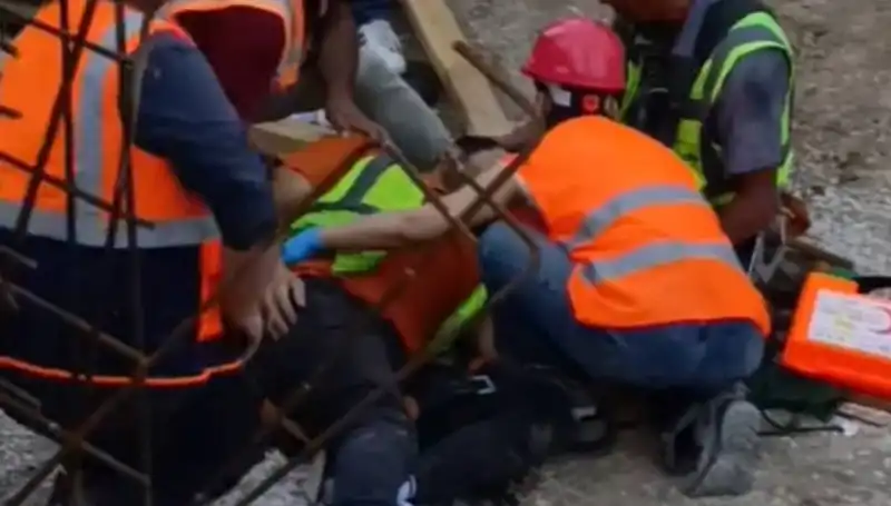 Adana'da İnşaat Alanında Yaşanan Kaza: İki İşçi Yaralandı