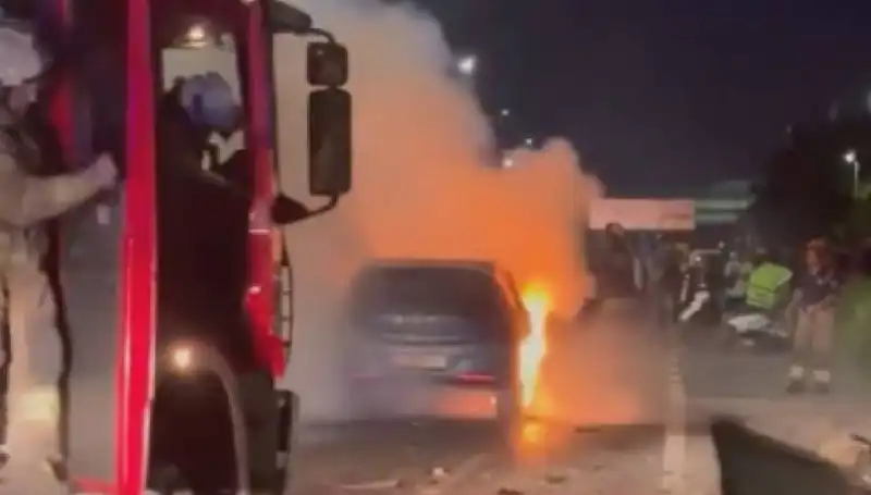 Otoyolda Bariyerlere Çarpan Araç Alev Alev Yandı, Korku Dolu Anlar Yaşandı!