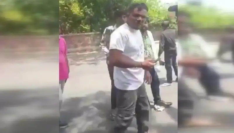Uçak Yolcusunun Şoke Eden Deneyimi: "Biri Beni Yakaladı"