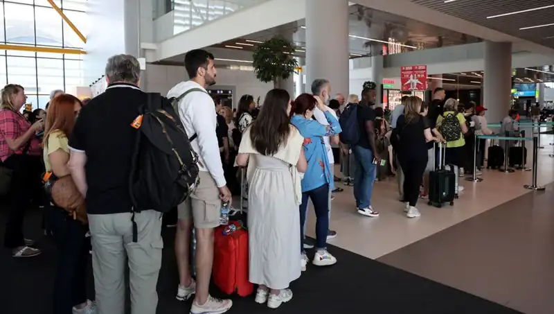 İstanbul Havalimanı'nda Bayram Yoğunluğu: 1.642 Uçuşla Rekor Kırılıyor
