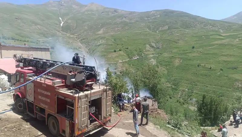 Van'da Çocuk Yangınında Hayatını Kaybetti: Aile Yıkıldı