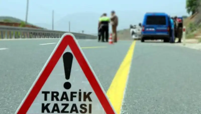 Otomobil ve Hafif Ticari Araç Çarpıştı: Faciada 6 Hayat Kayıbı