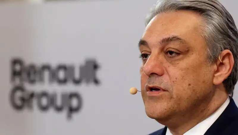 Renault’da Üst Düzey İstifa: Gelecek İçin Ne Anlama Geliyor?
