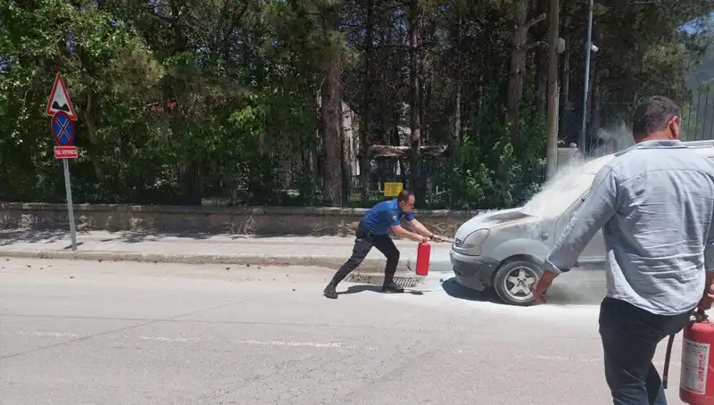 Emniyet Binası Önünde Yangın: Polisin Hızlı Müdahalesi Hayat Kurtardı