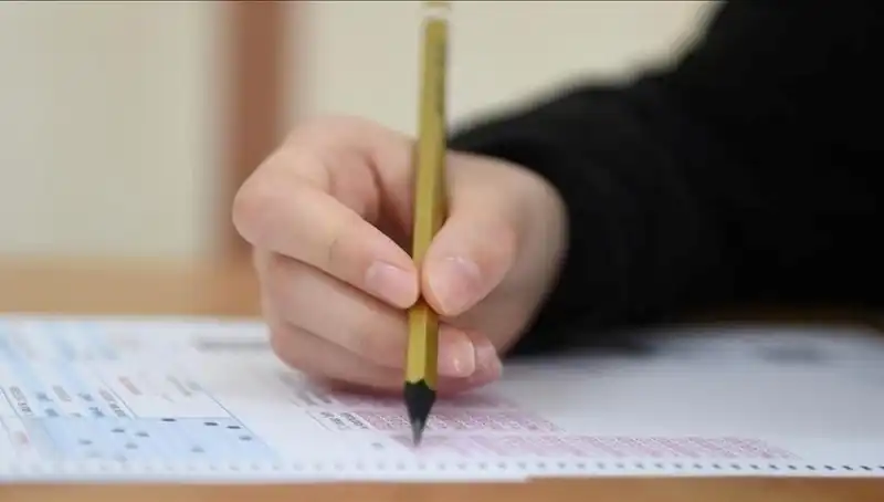 LGS Sınavları: Eleyici Sorularla Öğrenciler Zorlandı, Aileler Endişeli!