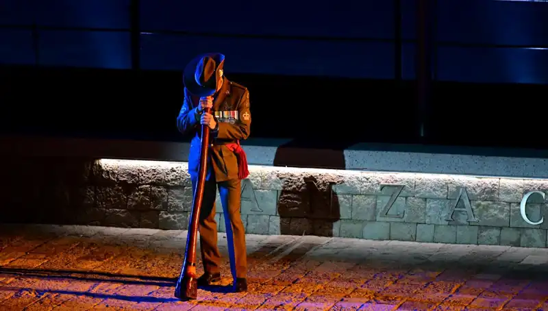 Anzak Koyu'nda Geleneksel "Şafak Ayini" ile Hatıralar Tazelendi