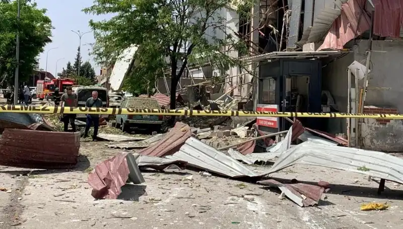 Gaziantep'te Fabrika Patlaması: Çok Sayıda Yaralı ve Kesinleşmeyen Sebepler