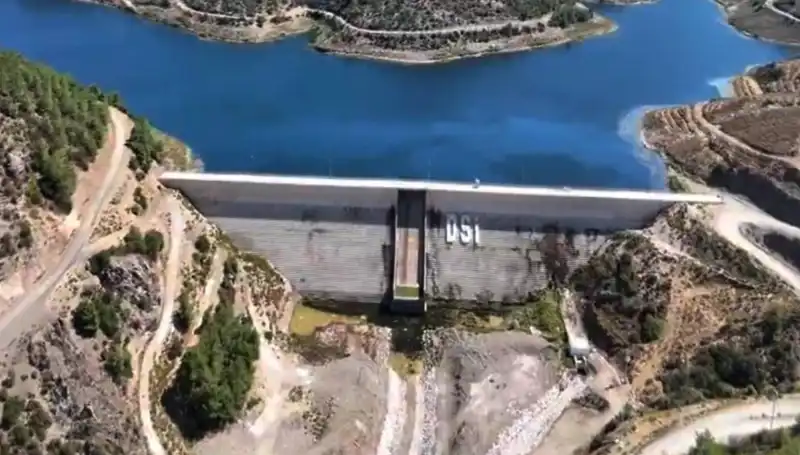 Çeşme'de Su Kesintileri Sona Eriyor: Yenilikçi Projelerle Su Sorunu Çözülüyor