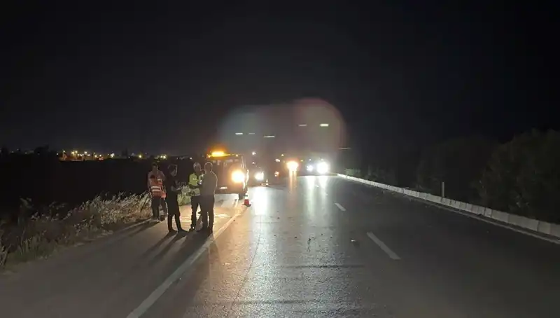 Adana'da Korkutan Zincirleme Trafik Kazası: Üç Araç Bir Arada!