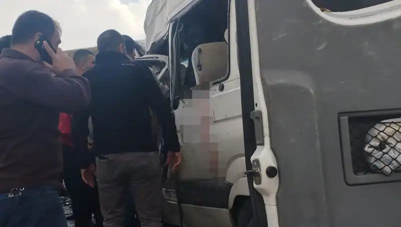 Van’da Minibüs ve Kamyonet Çarpıştı: Hayatını Kaybedenlerin Sayısı Artıyor