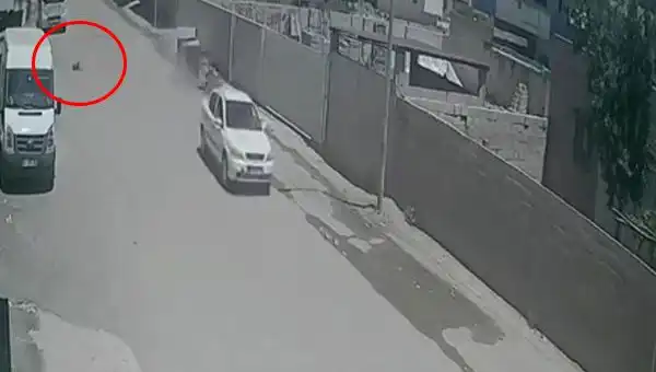 Dikkatsiz Sürücü Çocuğa Çarptı, Olay Yerinden Kaçtı