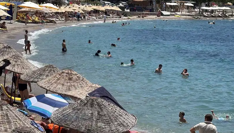 Yazın Sıcak Yüzü: 36 Derecede Serinlemek İçin Sahile Akın!