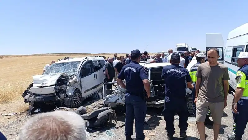 Otomobil ile Hafif Ticari Araç Çarpıştı: 4 Ölü, 1 Yaralı Kazanın Detayları