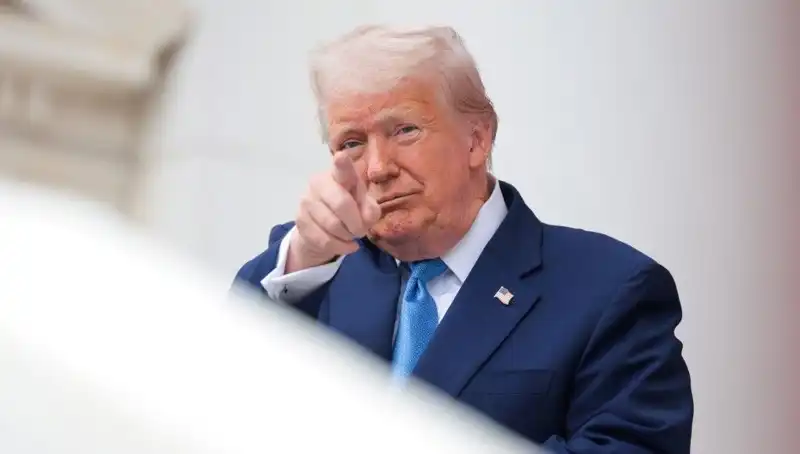 Adalet Bakanlığı'nın Açıklaması: Trump'ın Epstein Belgelerinde İsim Geçiyor Mu?