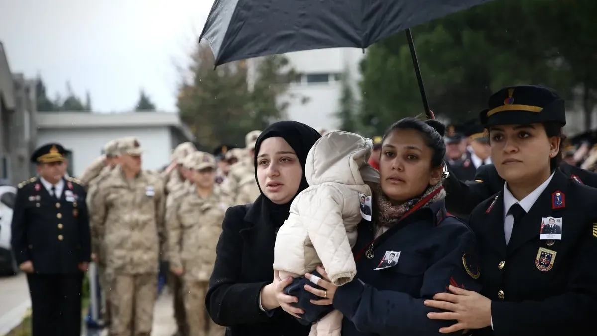 Şehit Jandarma Uzman Çavuş Nurettin Yaşar Gözyaşlarıyla Uğurlandı: Minik Kızıyla Dansı Yürek Dağladı