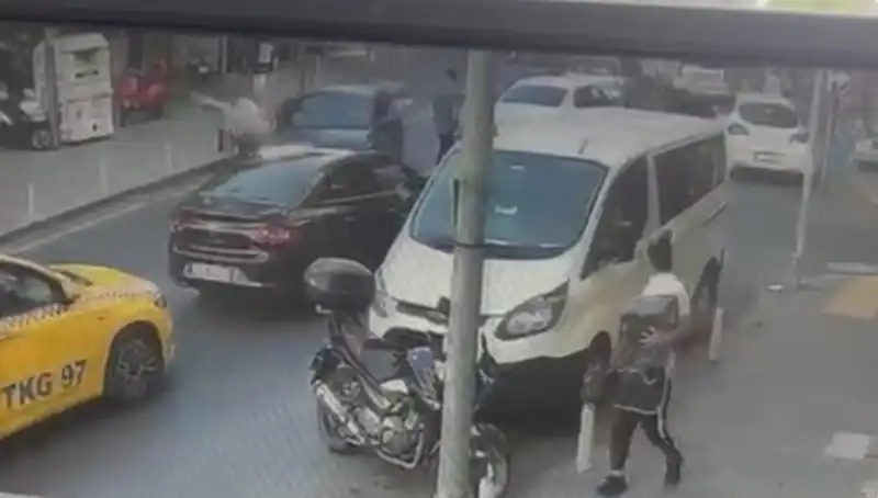 Fren Yerine Gaza Basınca Kalabalıkta Panik Yaratıldı