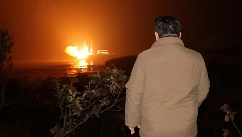 Kuzey Kore'nin Silah Politikası: Faturayı Kimler Ödüyor?
