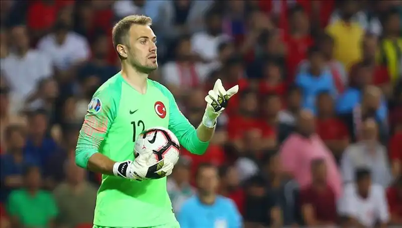Futbolseverleri Üzen Açıklama: Mert Günok Emekli Olma Yaşını Duyurdu