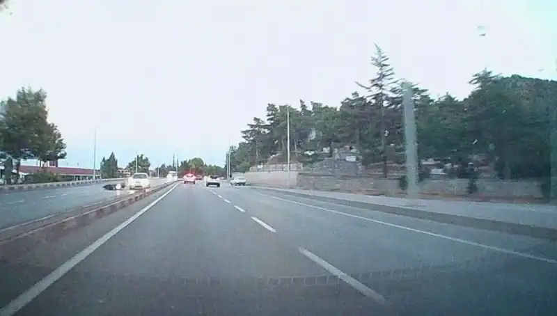 Motosiklet ile Otomobil Çarpıştı: Kaza Anı ve Sonrası!